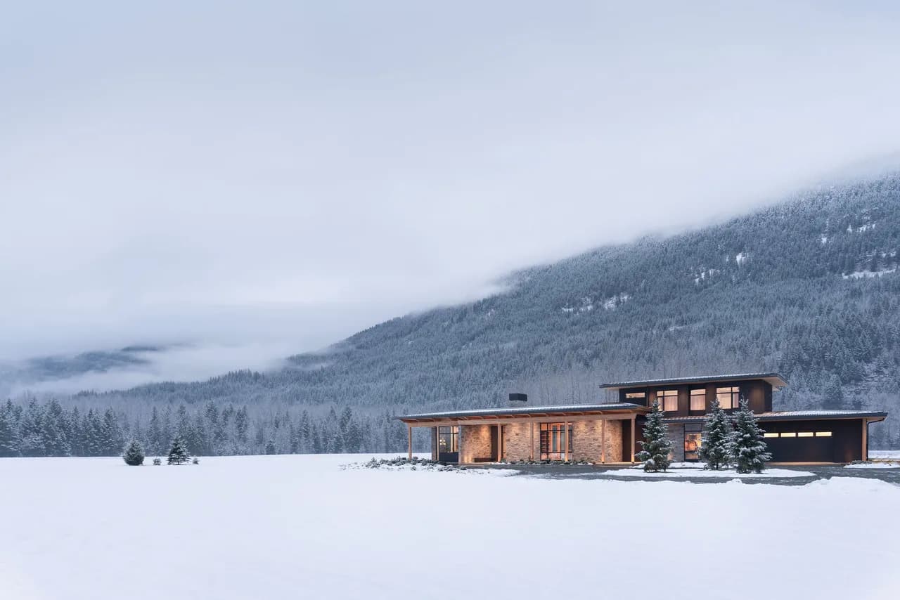Scandinavian Mountainside Retreat photo 4