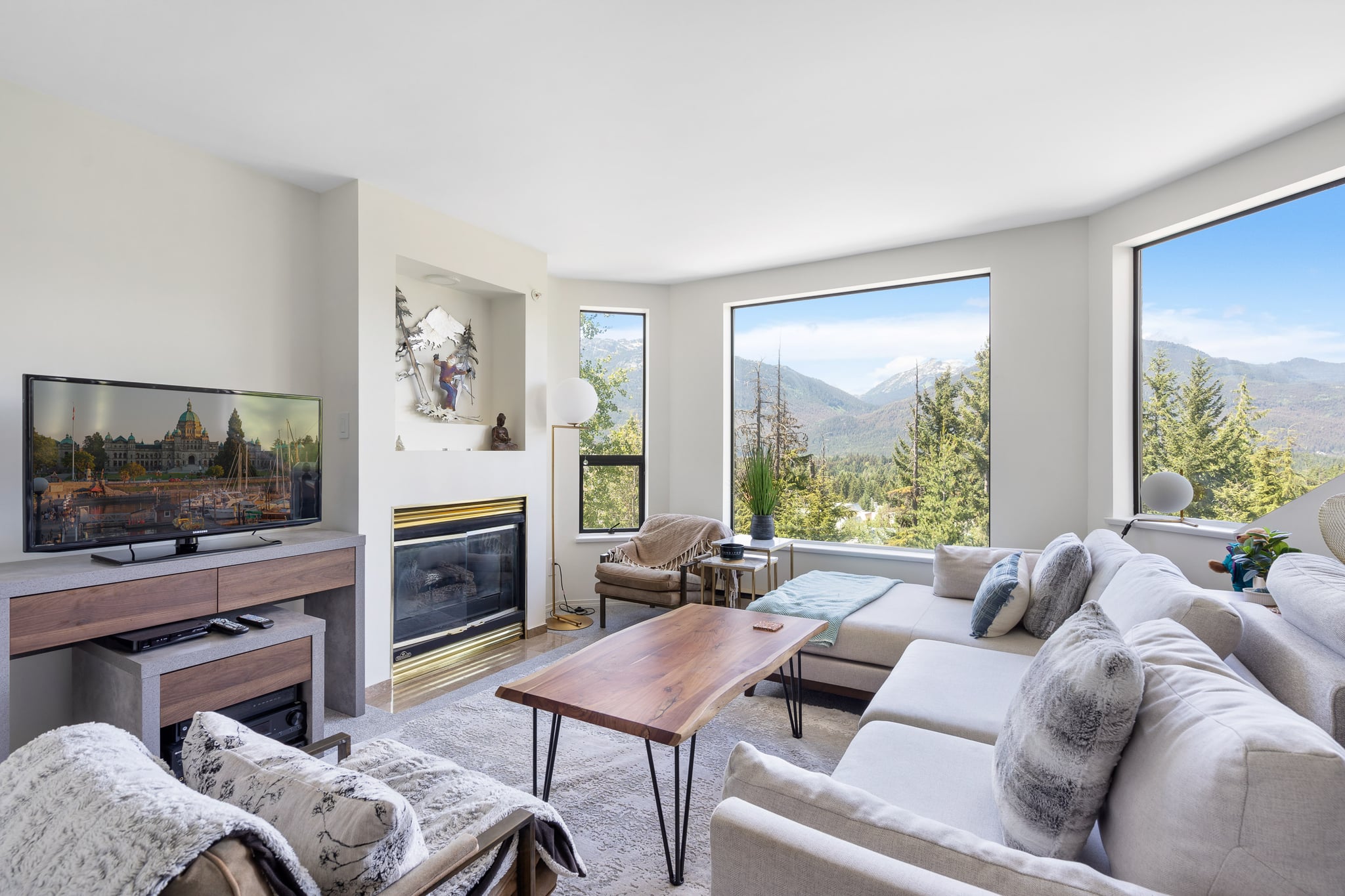 Luxury 3-Bed 2