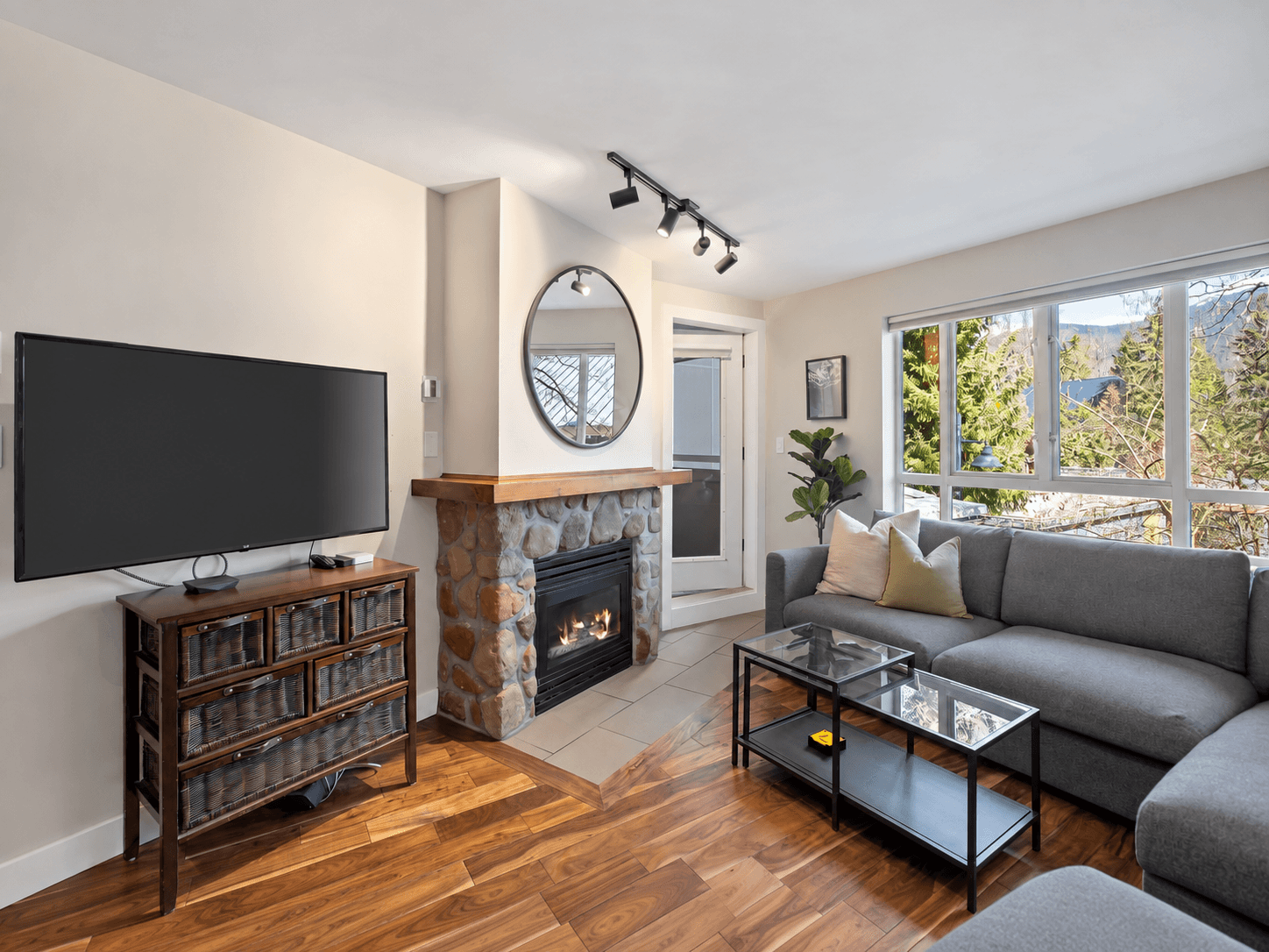 Eagle Lodge | Main Village Condo | Walk to Lifts | Free Parking - Luxury Whistler vacation rental with 1 bedroom, accommodating up to 4 guests