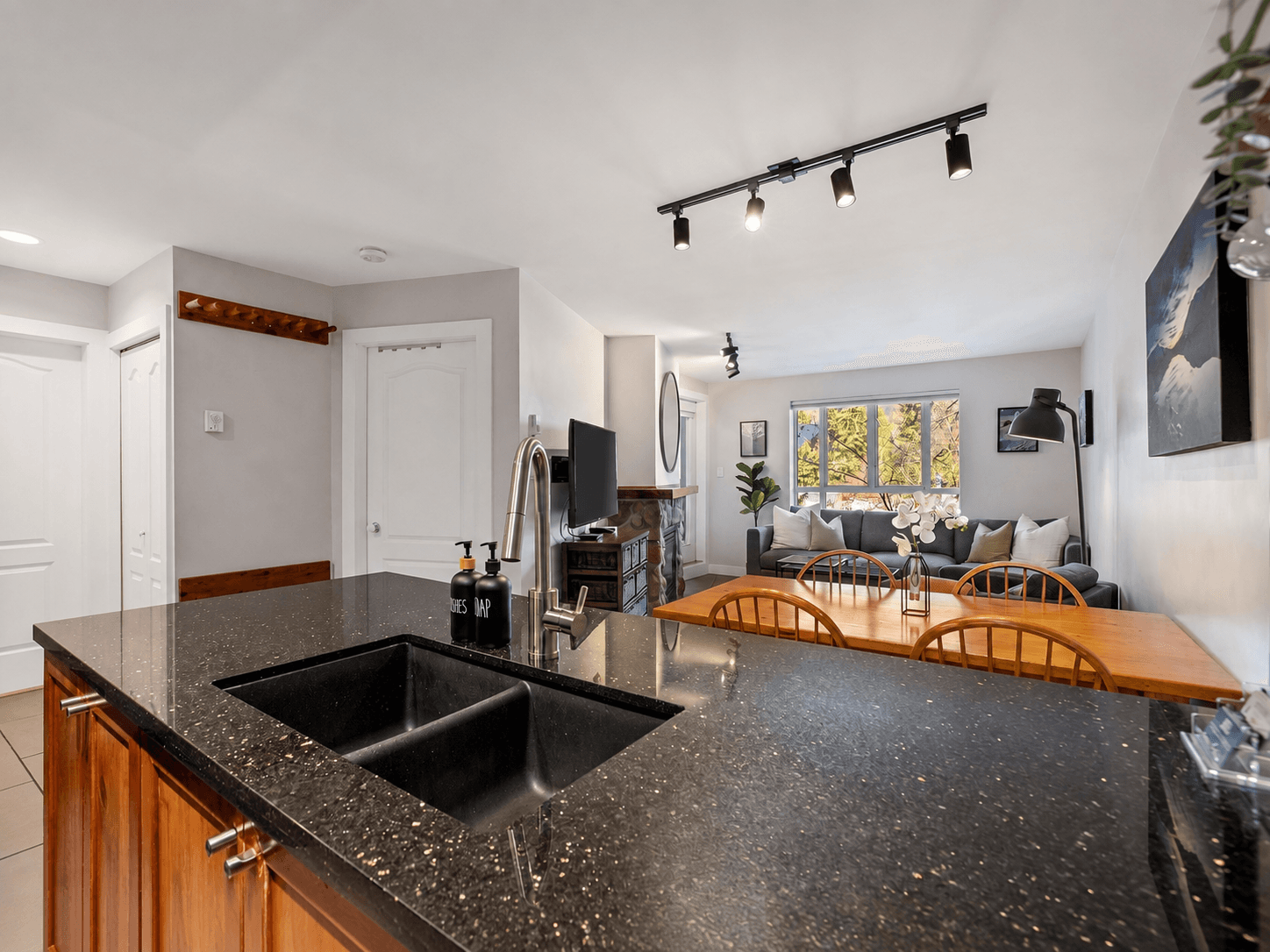 Eagle Lodge Whistler Village condo 5