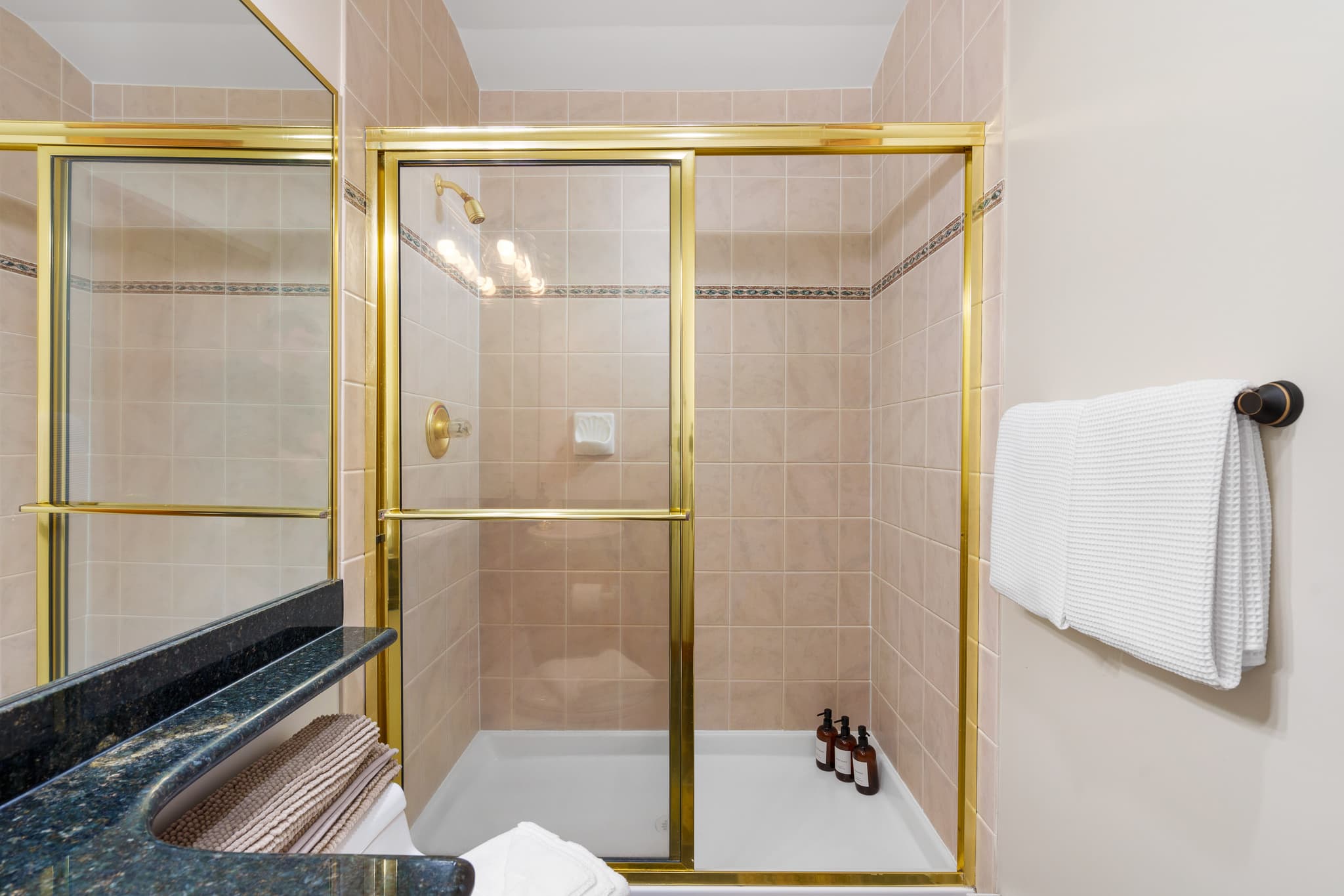 Rare 3-bedroom photo 4