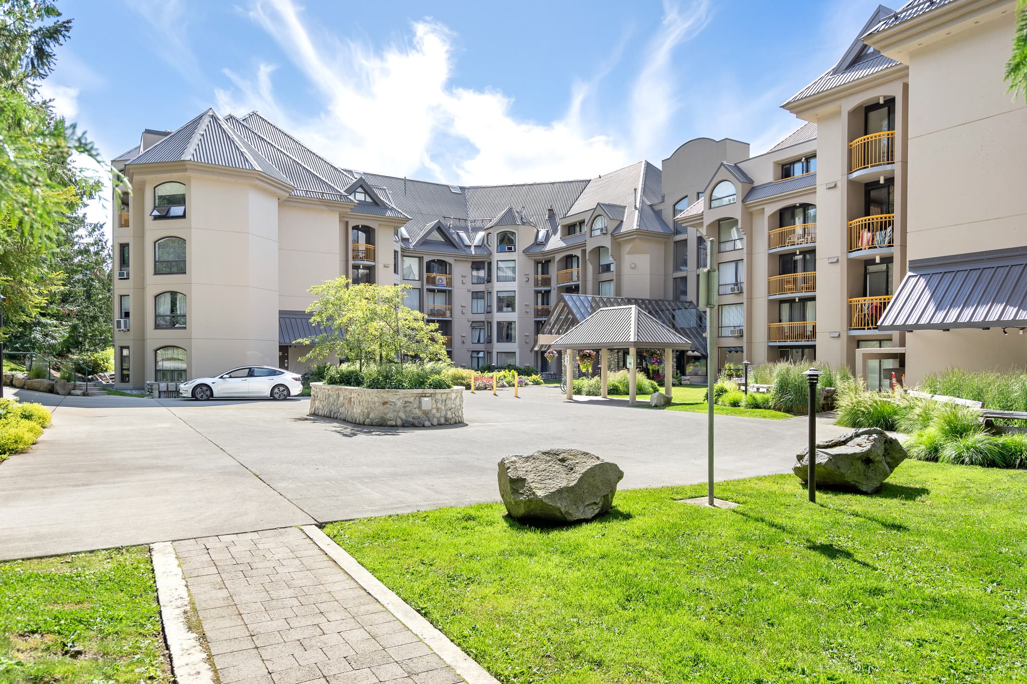 Luxury 3-Bed | Stunning Views photo 2