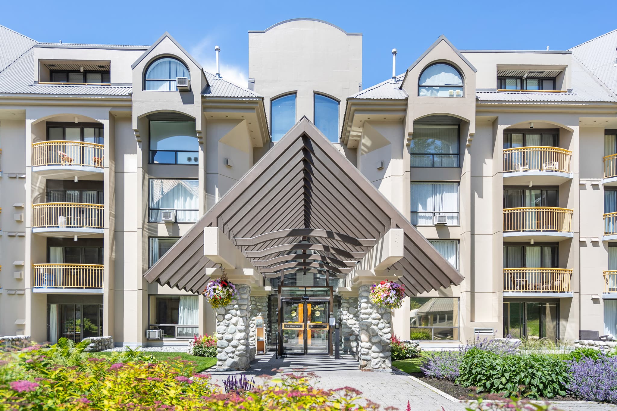 Luxury 3-Bed | Stunning Views photo 3