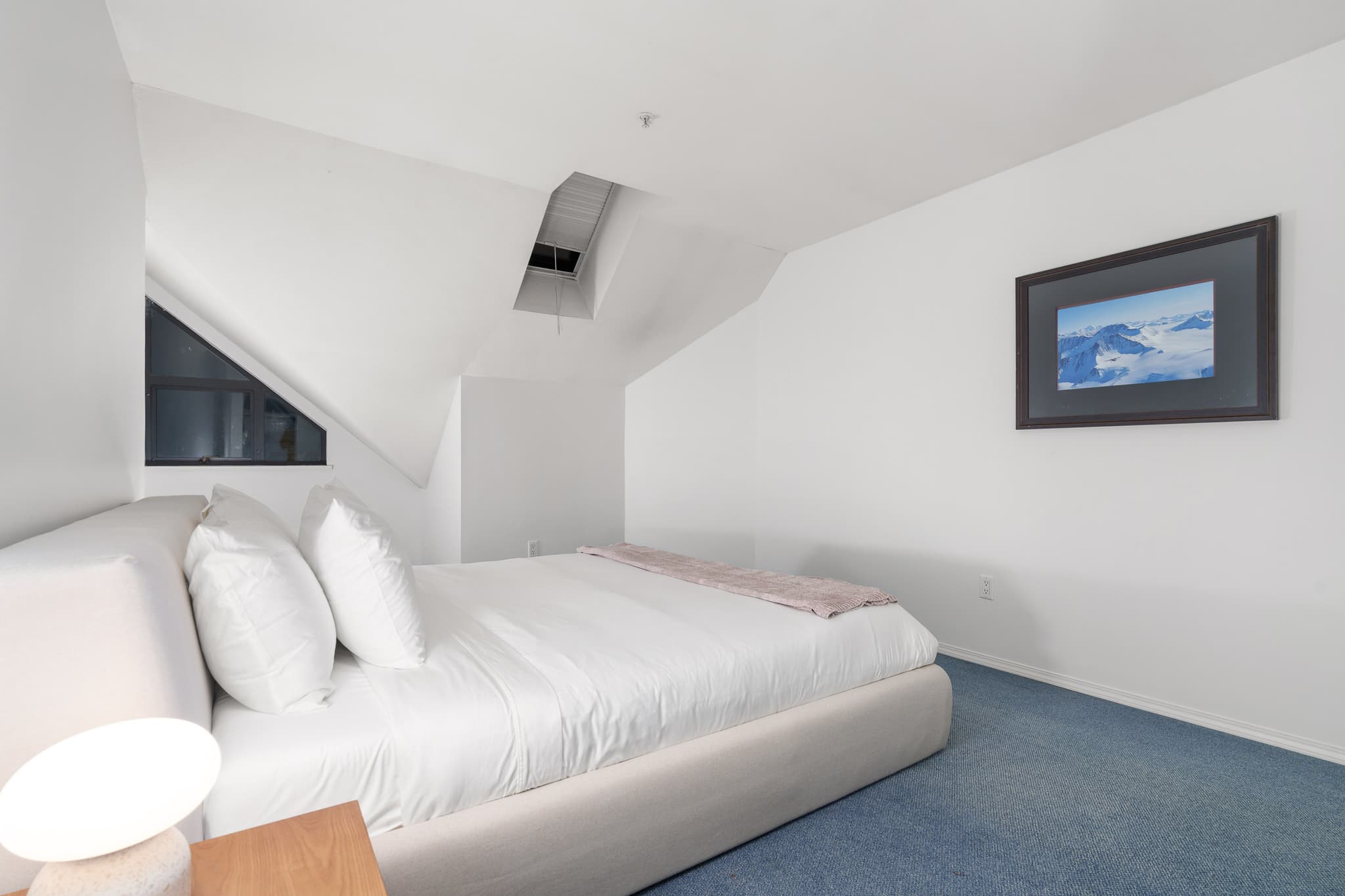 Luxury 6-Bedroom Blueberry interior 26