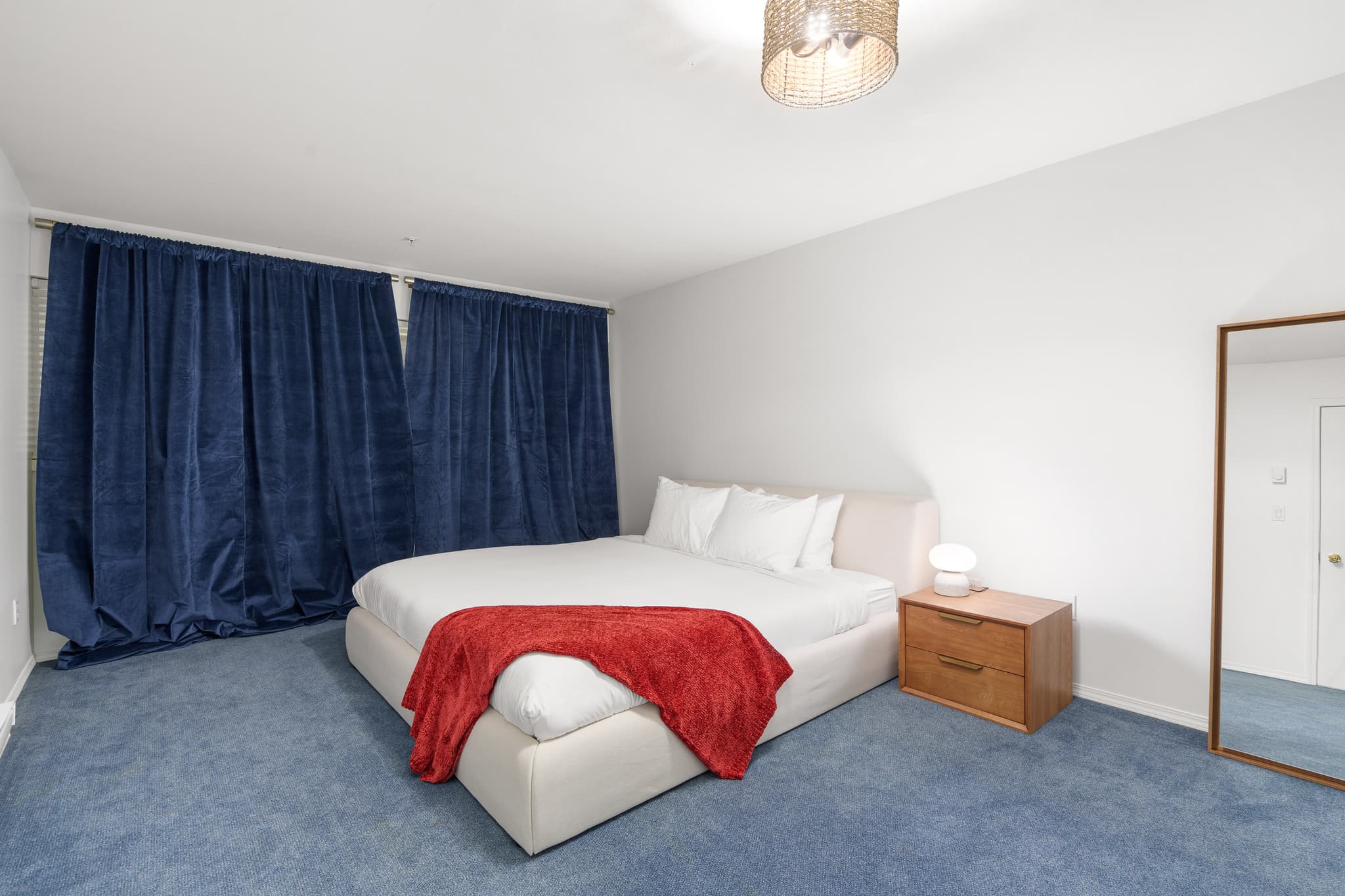 Luxury 6-Bedroom Blueberry interior 28