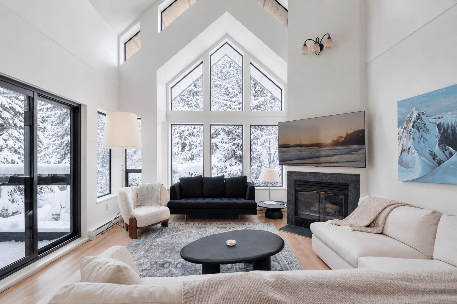 Luxury 6-bedroom kitchen and dining space