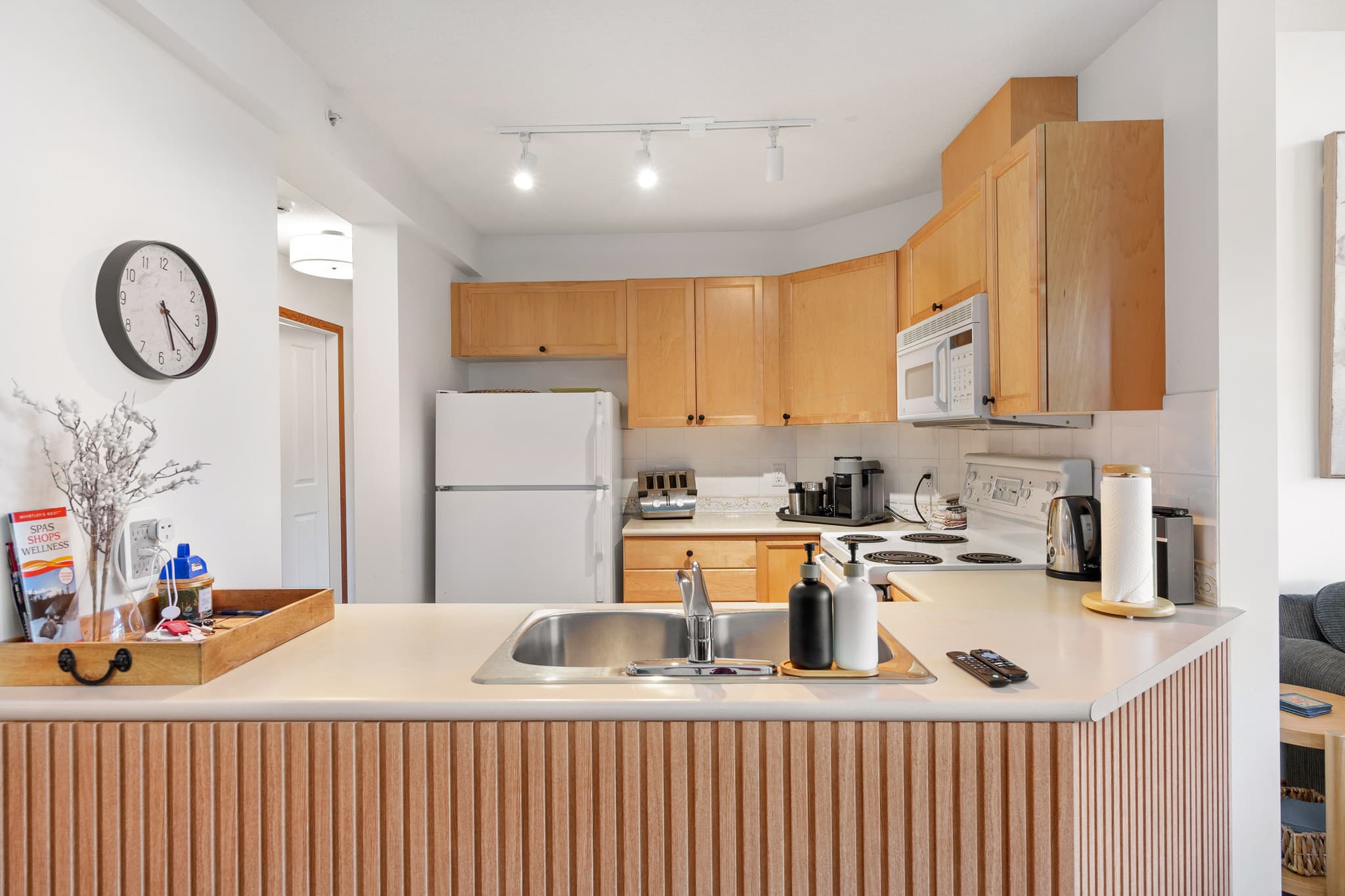 Cozy Lakefront Condo interior 9