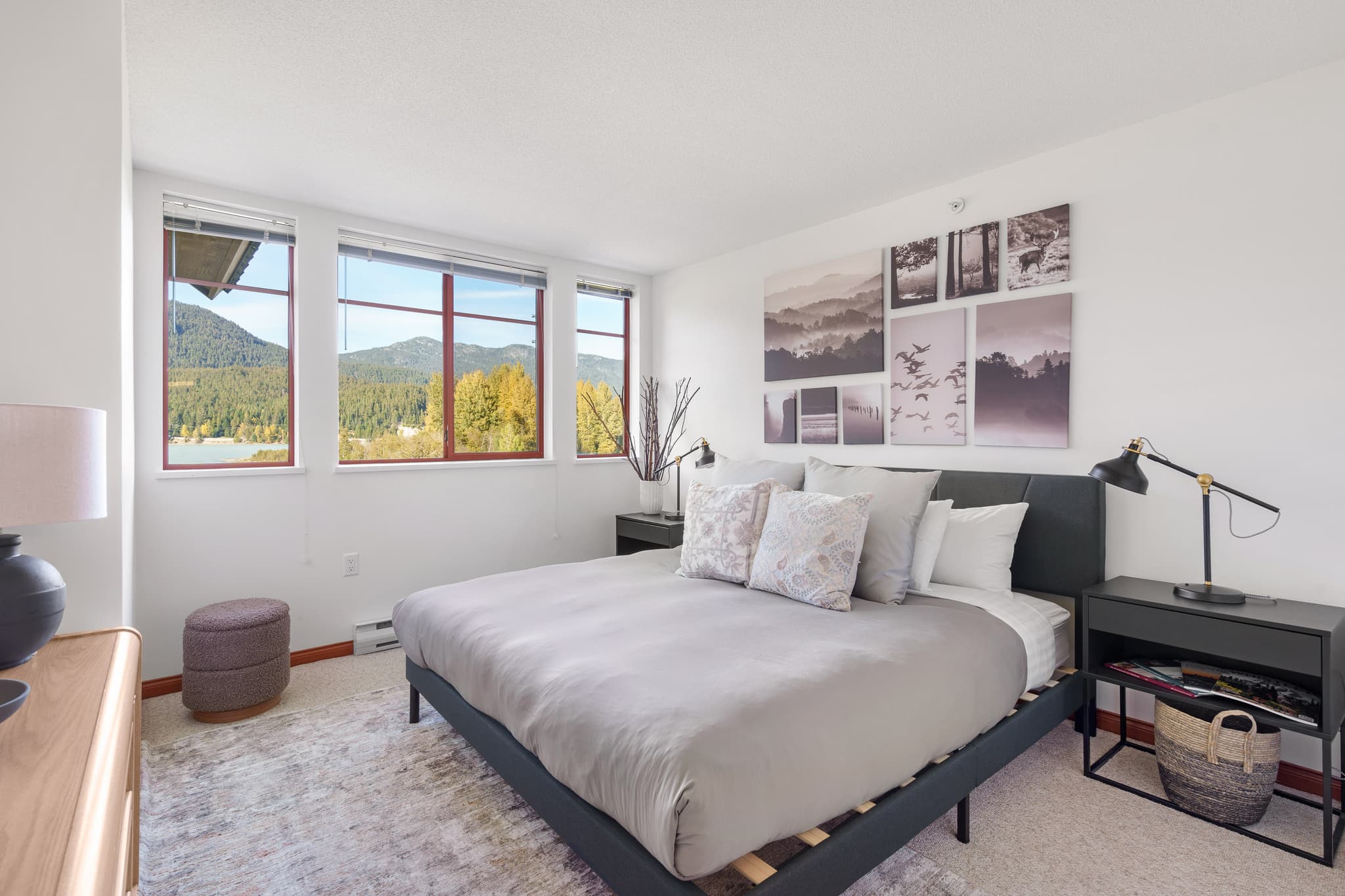 Cozy Lakefront Condo interior 16