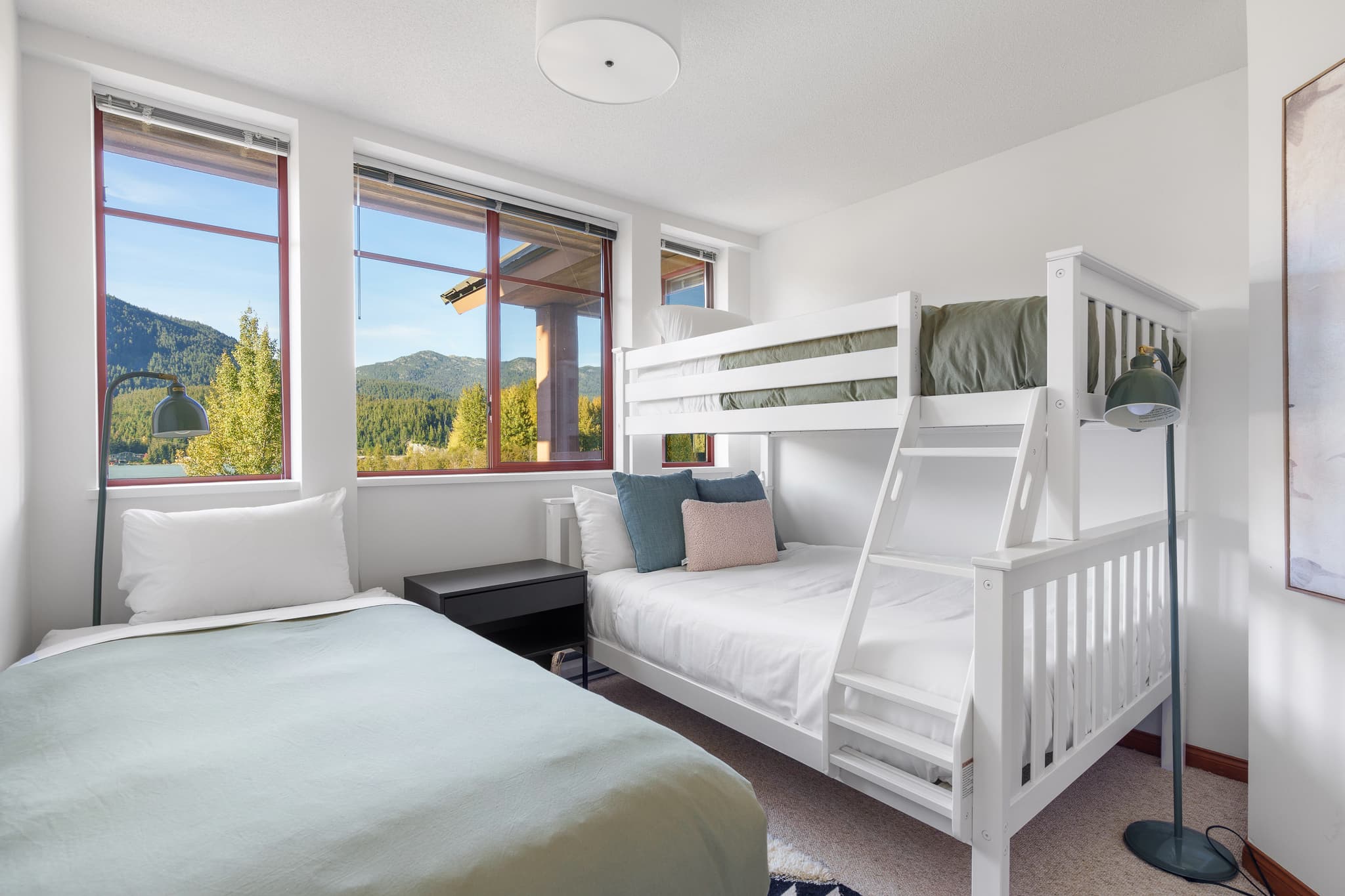 Cozy Lakefront Condo interior 23