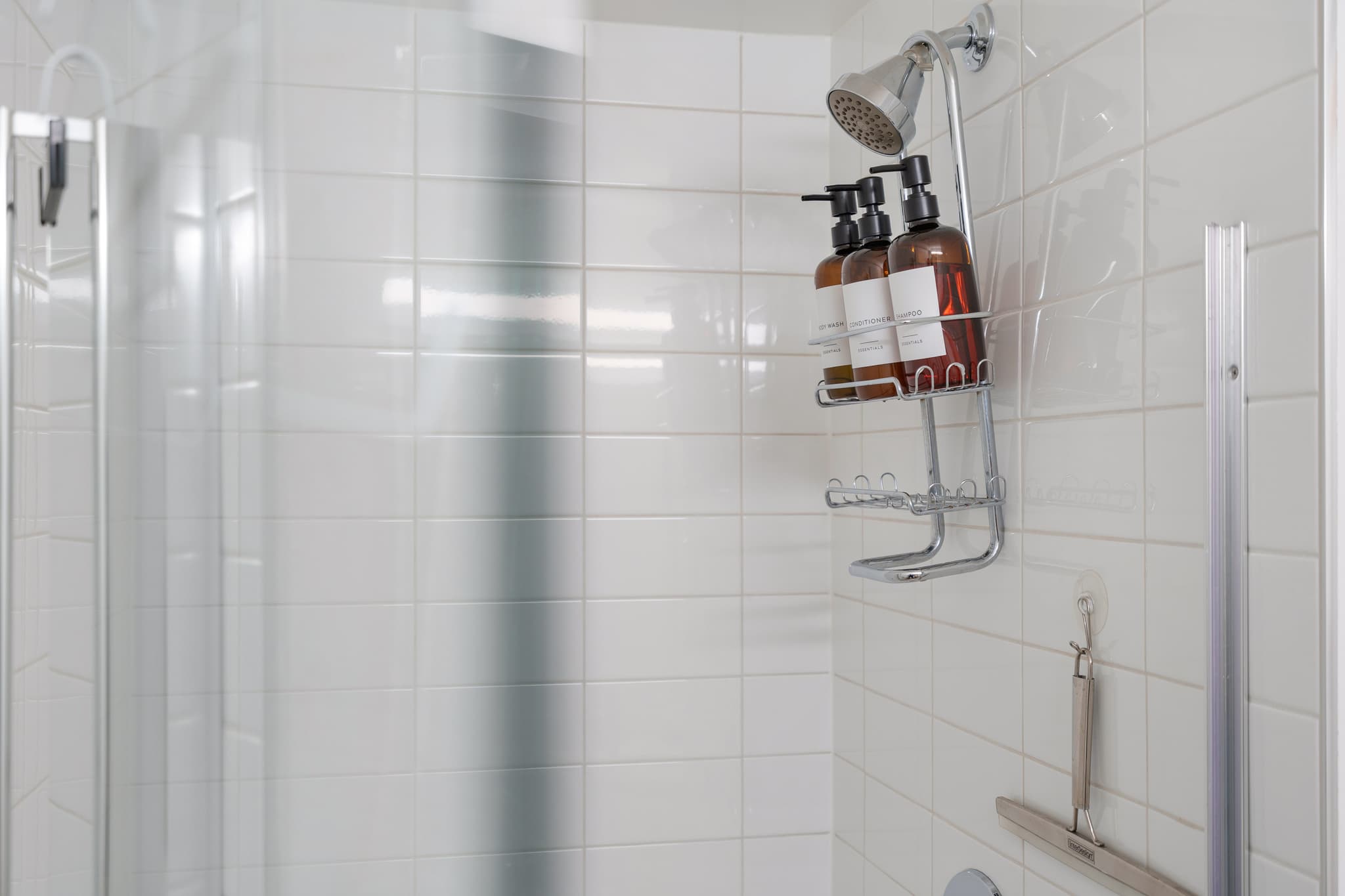 Cozy Lakefront Condo interior 26