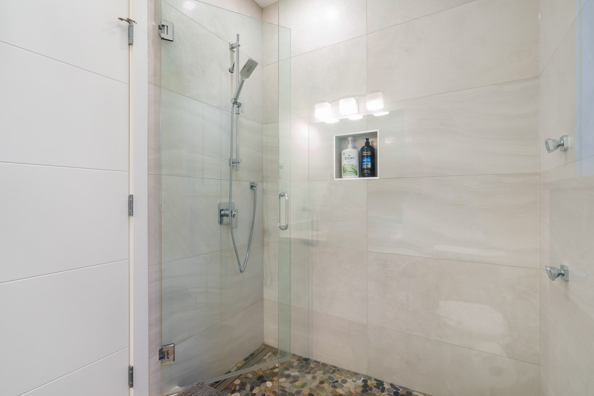 Squamish Retreat interior 48