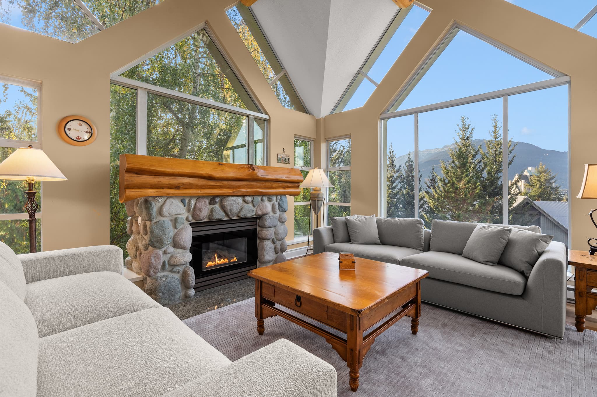 Woodrun Lodge ski-in ski-out penthouse 9