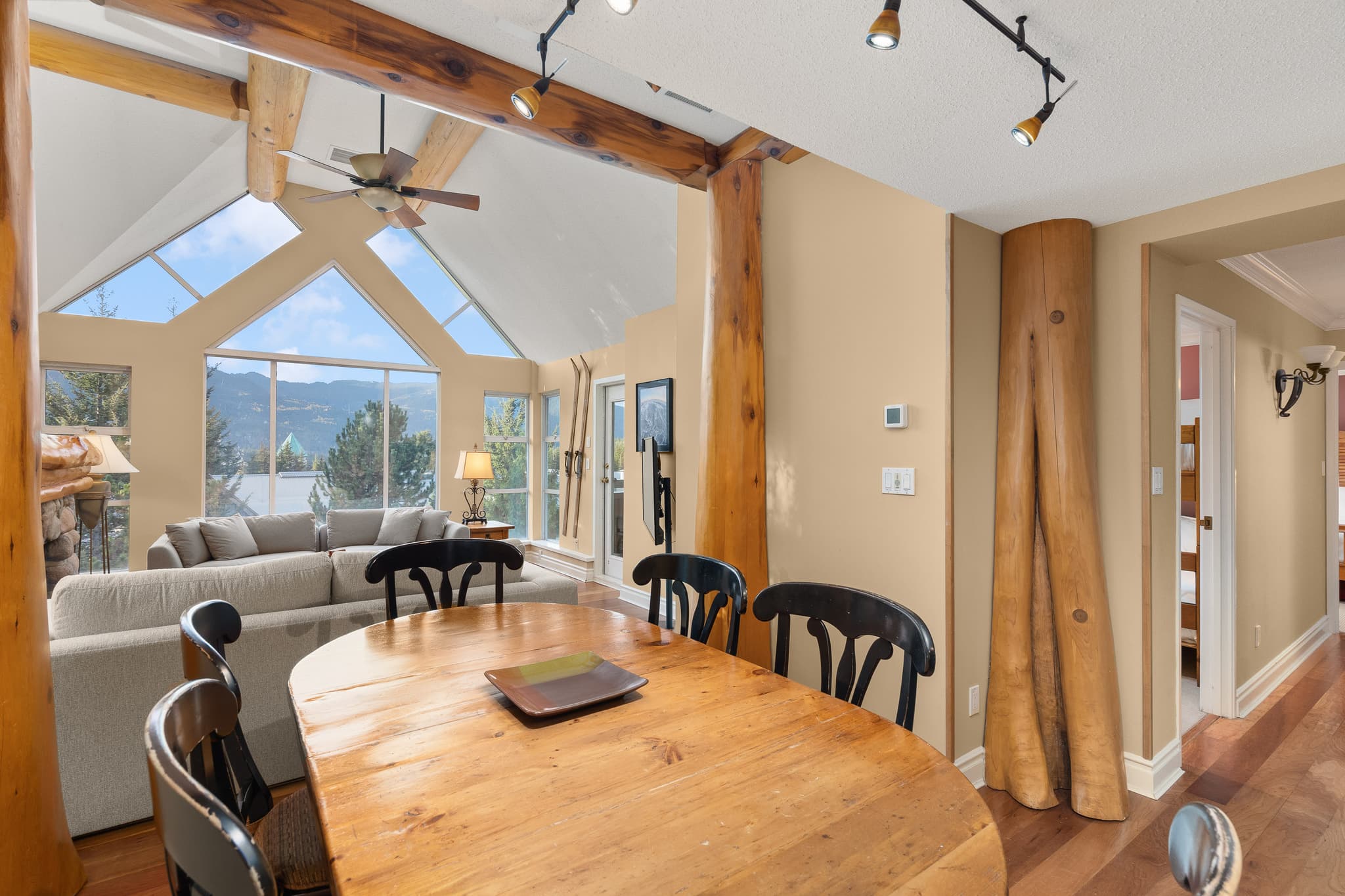 Woodrun Lodge ski-in ski-out penthouse 11
