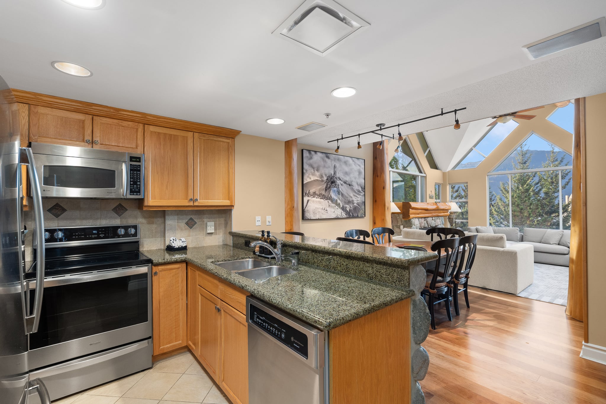 Woodrun Lodge ski-in ski-out penthouse 4