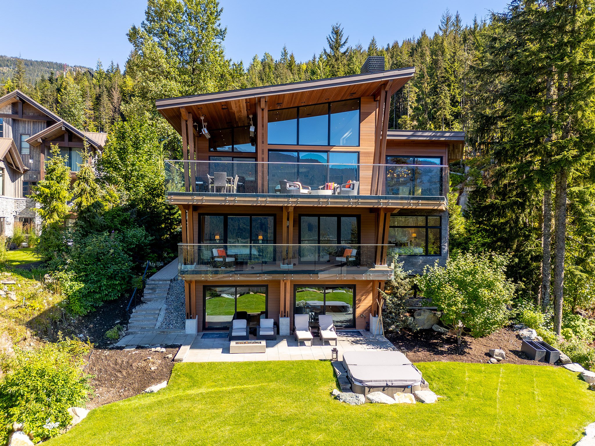 Luxury Kadenwood property interior 4