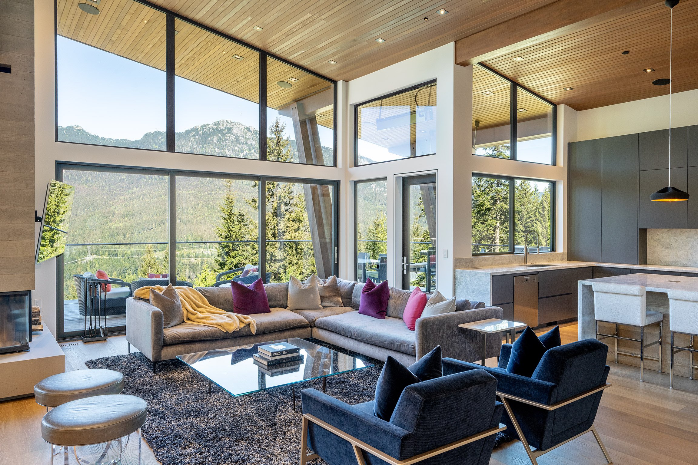 Luxury Kadenwood property interior 8